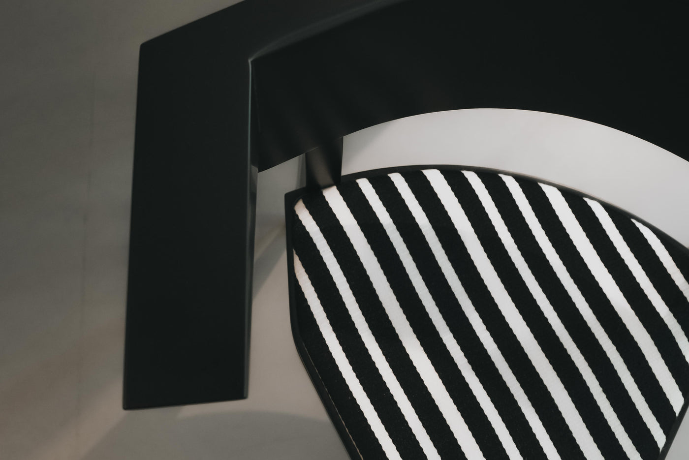 B1 Armchair Black & White