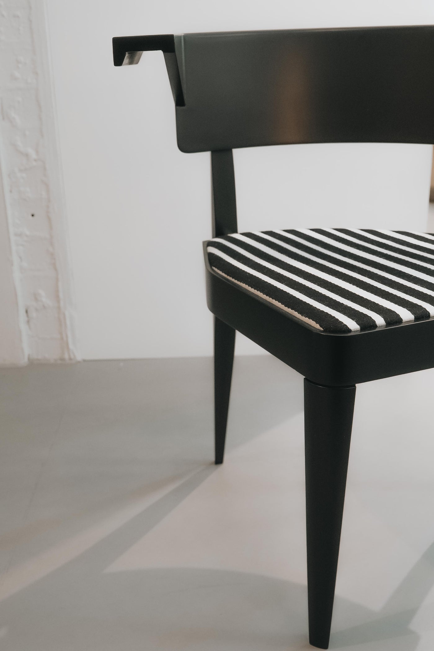 B1 Armchair Black & White