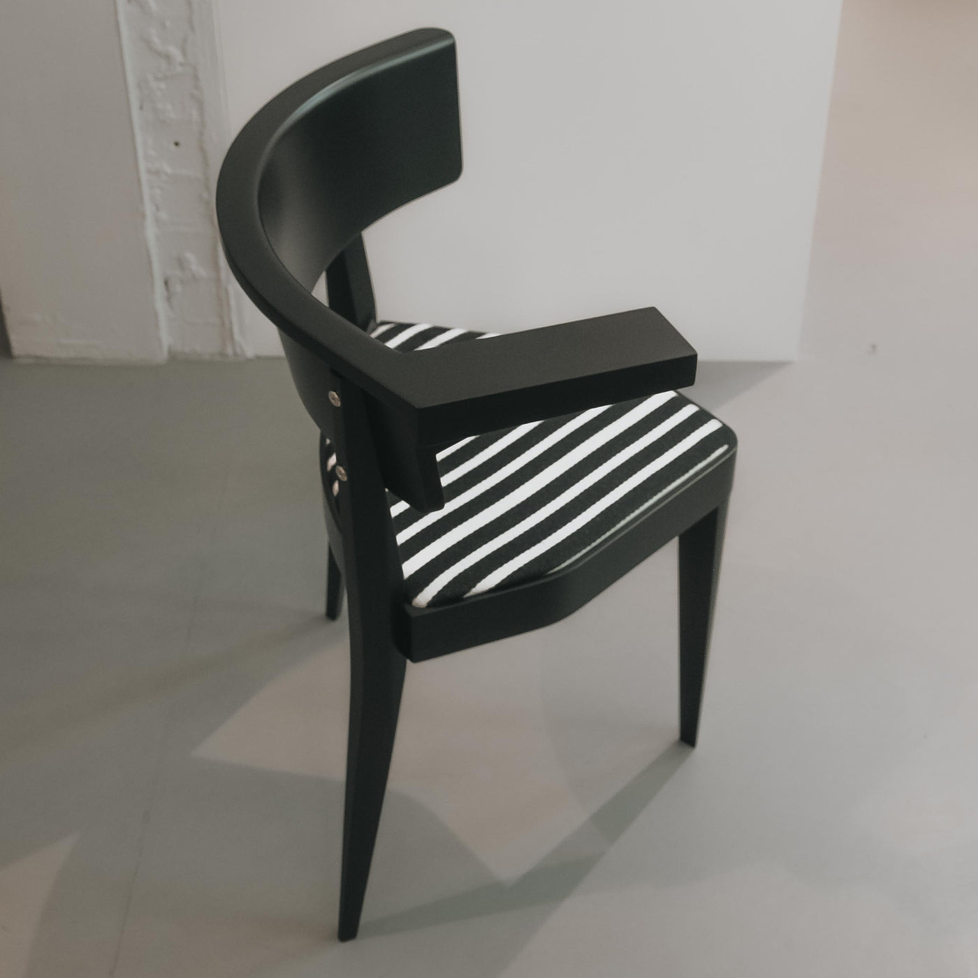 B1 Armchair Black & White