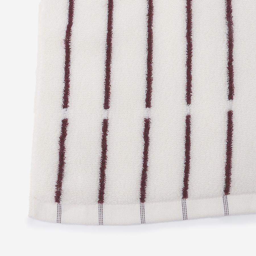 Kuvio Bath Towel White & Red