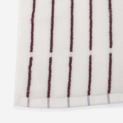 Kuvio Bath Towel White & Red